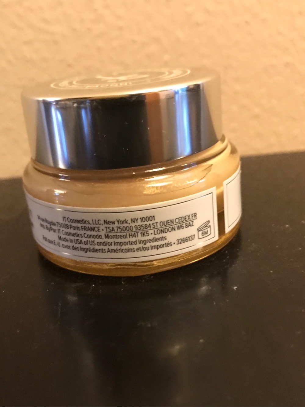 it cosmetics Confidence In An Eye Cream - gold and silver jar - Picture 2 of 5